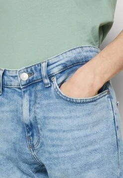 Only & Sons ONSWEFT REGULAR - Jeans Straight Leg - Light Blue Denim -Only and Sons Verkäufe 0d221301cf3648479a5c0d7aed26e3f5