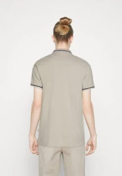 Only & Sons ONSFLETCHER - Poloshirt - Silver Lining 8 Only & Sons ONSFLETCHER - Poloshirt - Silver Lining -Only and Sons Verkäufe 116ba89587b444c69c46abc66c41b604
