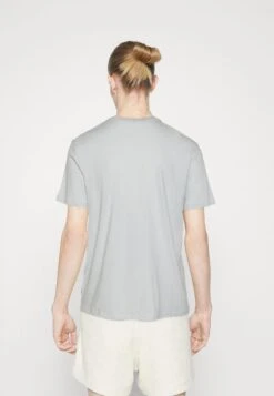 Only & Sons ONSAUGUST TEE UNISEX - T-Shirt Print - Plein Air -Only and Sons Verkäufe 1d8e3cca4c214ab28ec74125f5b440c5