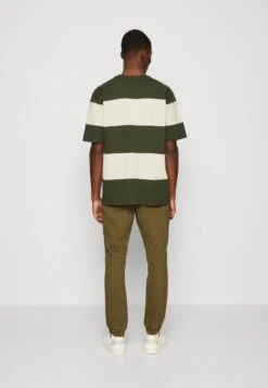 Only & Sons ONSHUGO TEE UNISEX - T-Shirt Print - Duffel Bag -Only and Sons Verkäufe 4b1bbd42eb3d4102b1b973a76365a756