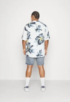 Only & Sons ONSEDGE - Jeans Shorts - Light Blue Denim -Only and Sons Verkäufe 6c0bae917a2b4aef98bd424c882ca1e7