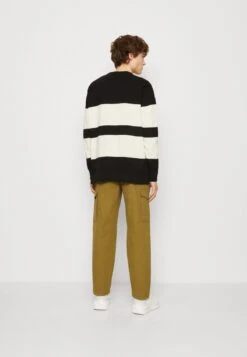 Only & Sons ONSCOBY BLOCK CREW - Strickpullover - Black -Only and Sons Verkäufe 6d67d029adf84b1380a7c892abab5624