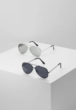 Only & Sons SUNGLASSES 2 PACK - Sonnenbrille - Black/silver-coloured -Only and Sons Verkäufe 9423f12b84574075ad576349640fd270 1