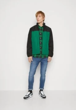 Only & Sons ONSMELVIN LIFE LIGHT JACKET - Leichte Jacke - Black/verdant Green -Only and Sons Verkäufe b6386706e2e944a5abef295c5cfedf8e